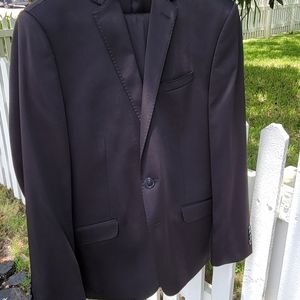 Kenneth Cole Reaction Mens Suit
